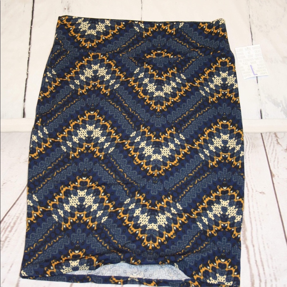 Large LuLaRoe Cassie Skirt Ikat Zigzag Stripe NWT